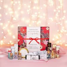Margo Elena | Advent Calendar 2025 All Things Beautiful