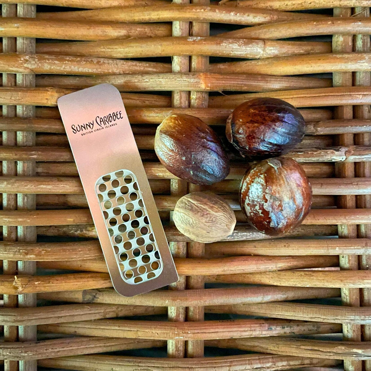 Sunny Caribbee | Nutmeg and mini Grater