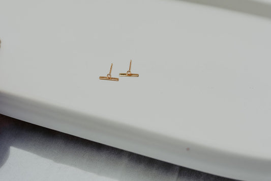 Katherine Stuart | Single Diamond Horizon Bar Stud